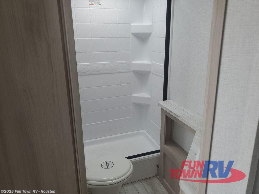 Contact us now about this 2025 East to West Della Terra 262BH! 2025 Della Terra 262BH by East to West from Fun Town RV - Houston in Wharton, Texas