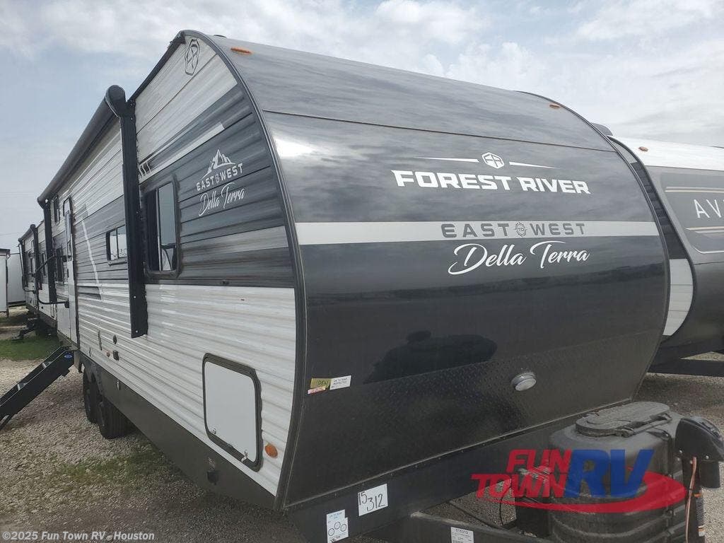 Email now about this 2025 East to West Della Terra 262BH! New 2025 East to West Della Terra 262BH available in Wharton, Texas