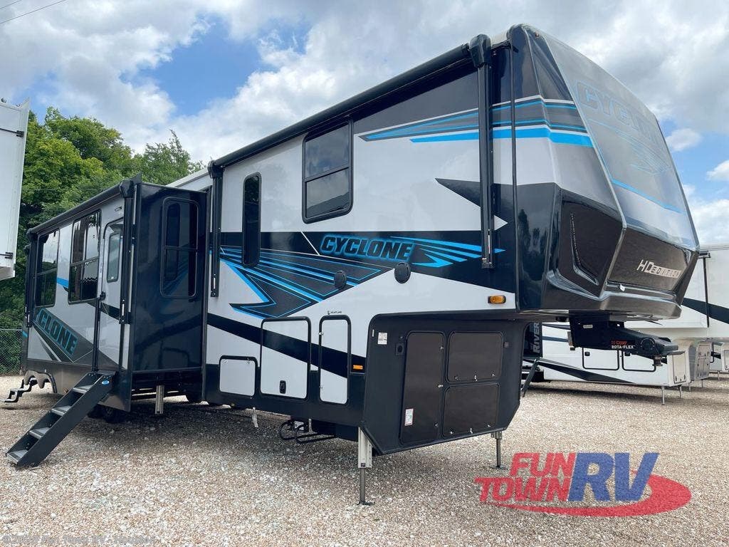 Email now about this 2025 Heartland Cyclone 4014C! New 2025 Heartland Cyclone 4014C available in Wharton, Texas