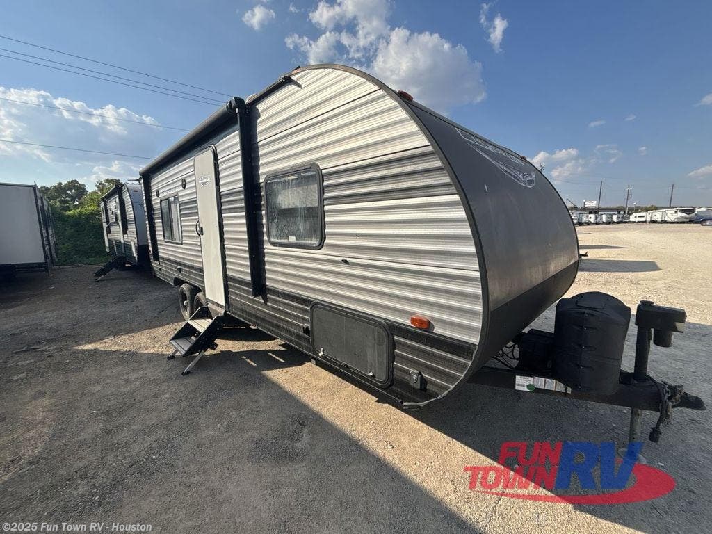 Contact us now about this 2019 Forest River Salem Cruise Lite 241QBXL! 2019 Salem Cruise Lite 241QBXL by Forest River from Fun Town RV - Houston in Wharton, Texas