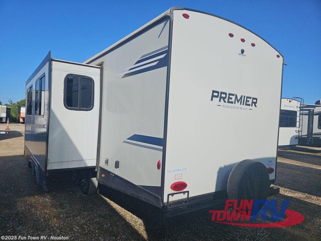 Contact us now about this 2022 Keystone Bullet 26RBPR! 2022 Bullet 26RBPR by Keystone from Fun Town RV - Houston in Wharton, Texas