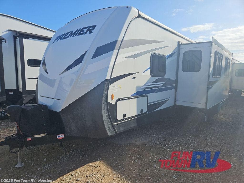 Call now about this 2022 Keystone Bullet 26RBPR! 2022 Keystone Bullet 26RBPR - Used Travel Trailer For Sale by Fun Town RV - Houston in Wharton, Texas