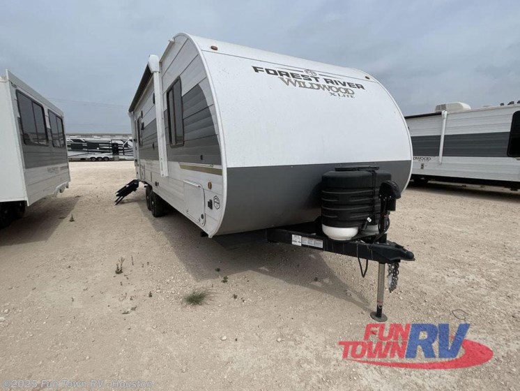 Email now about this 2025 Forest River Wildwood X-Lite 24RLXL! New 2025 Forest River Wildwood X-Lite 24RLXL available in Wharton, Texas
