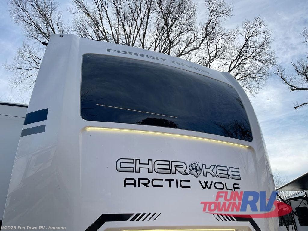 Contact us now about this 2025 Forest River Cherokee Arctic Wolf Suite 3950! 2025 Cherokee Arctic Wolf Suite 3950 by Forest River from Fun Town RV - Houston in Wharton, Texas