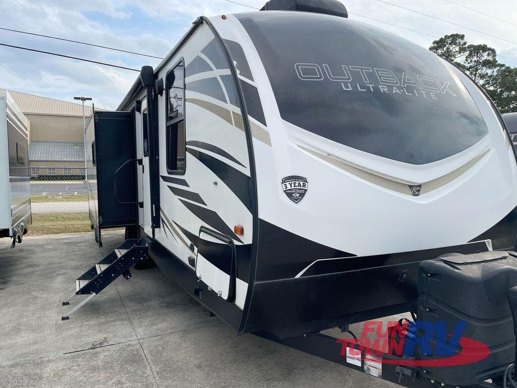 Contact us now about this 2021 Keystone Outback Ultra Lite 292URL! 2021 Outback Ultra Lite 292URL by Keystone from Fun Town RV - Conroe in Conroe, Texas