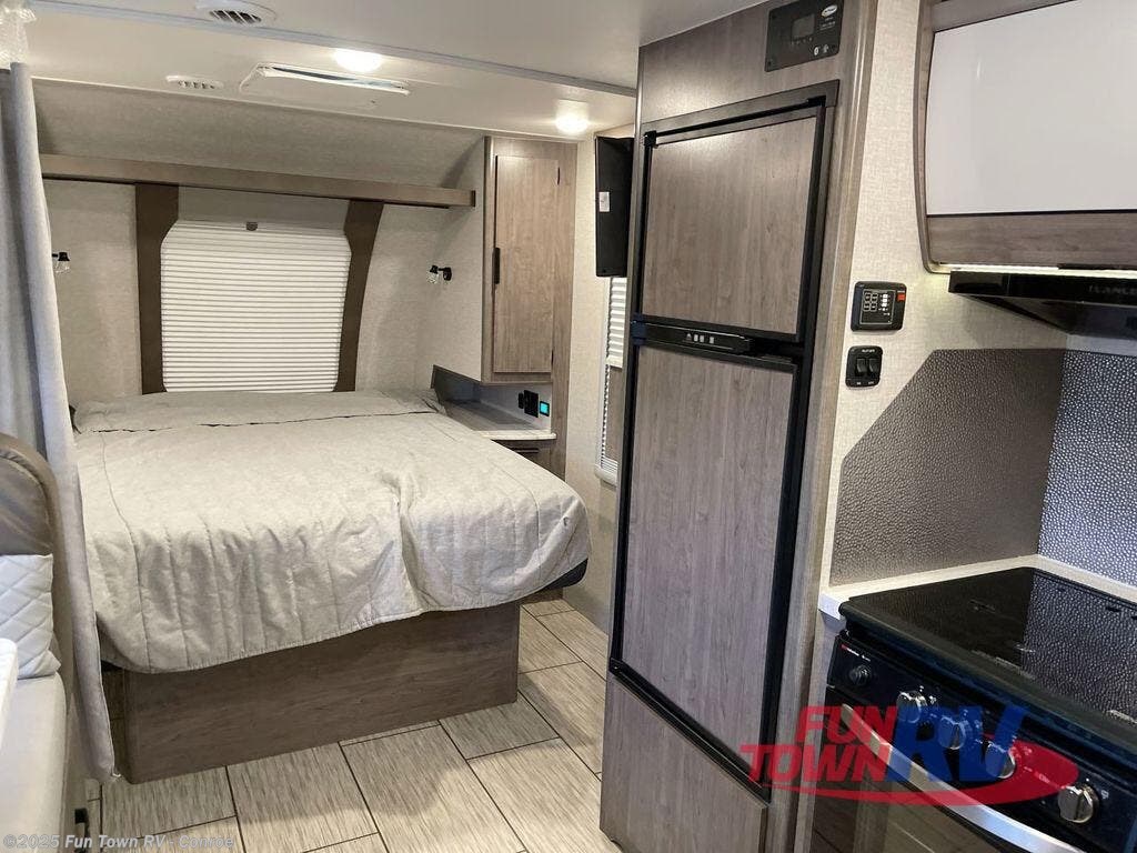 Used 2022 Lance Lance Travel Trailers 1995 available in Conroe, Texas