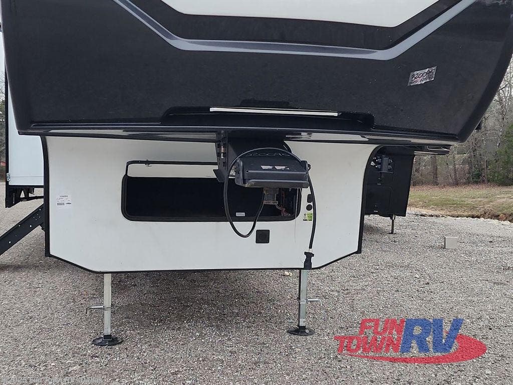 New 2025 CrossRoads Cruiser 37LF available in Rockwall, Texas