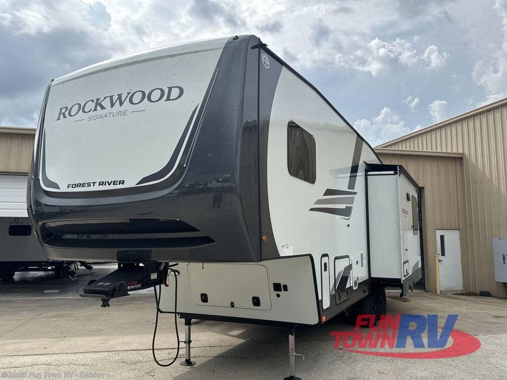 New 2026 Forest River Rockwood Signature R331RL available in Denton, Texas