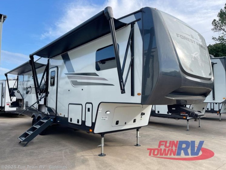 Email now about this 2025 Forest River Rockwood Signature R374DBH! New 2025 Forest River Rockwood Signature R374DBH available in Giddings, Texas