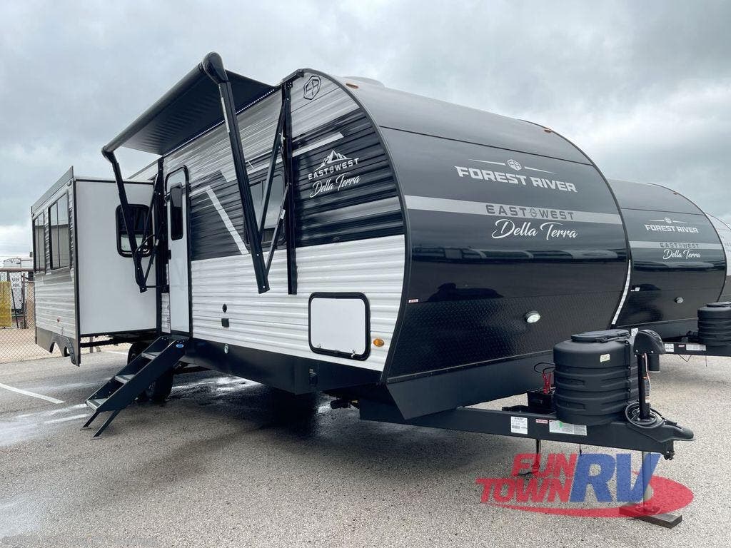 Email now about this 2025 East to West Della Terra 272RL! New 2025 East to West Della Terra 272RL available in Giddings, Texas