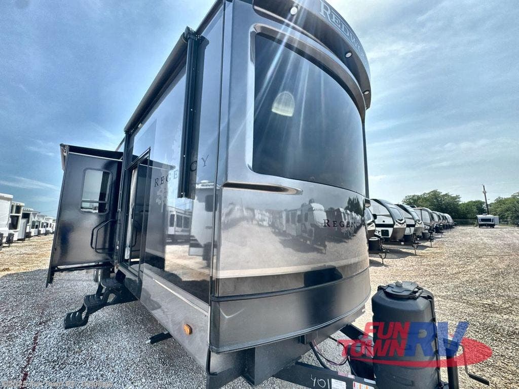 Contact us now about this 2025 Redwood RV Regency 3881FKL! 2025 Regency 3881FKL by Redwood RV from Fun Town RV - Giddings in Giddings, Texas