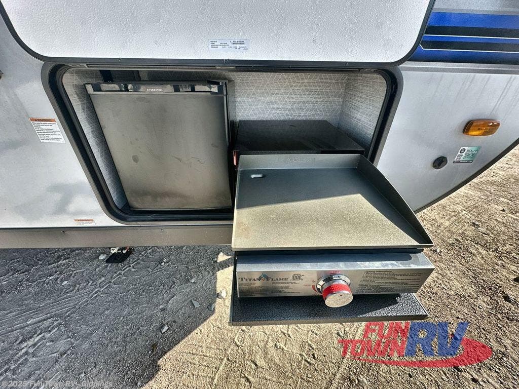 Contact us now about this 2024 Forest River Salem FSX 270RTKX! 2024 Salem FSX 270RTKX by Forest River from Fun Town RV - Giddings in Giddings, Texas