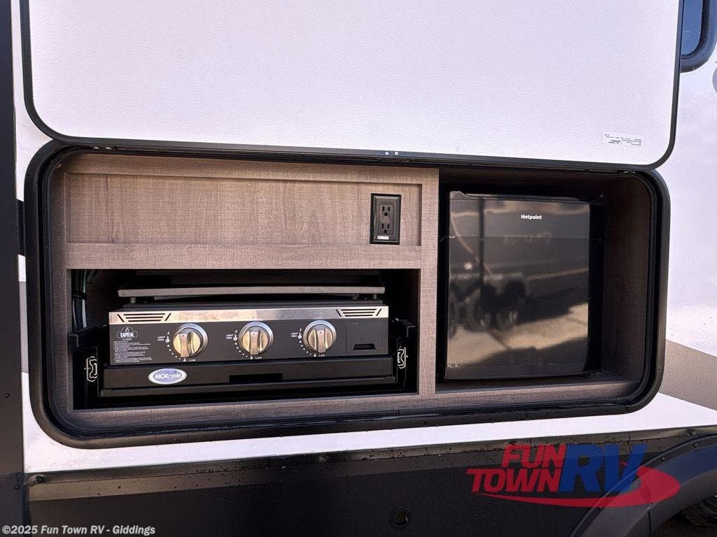 Contact us now about this 2023 Grand Design Imagine 2670MK! 2023 Imagine 2670MK by Grand Design from Fun Town RV - Giddings in Giddings, Texas