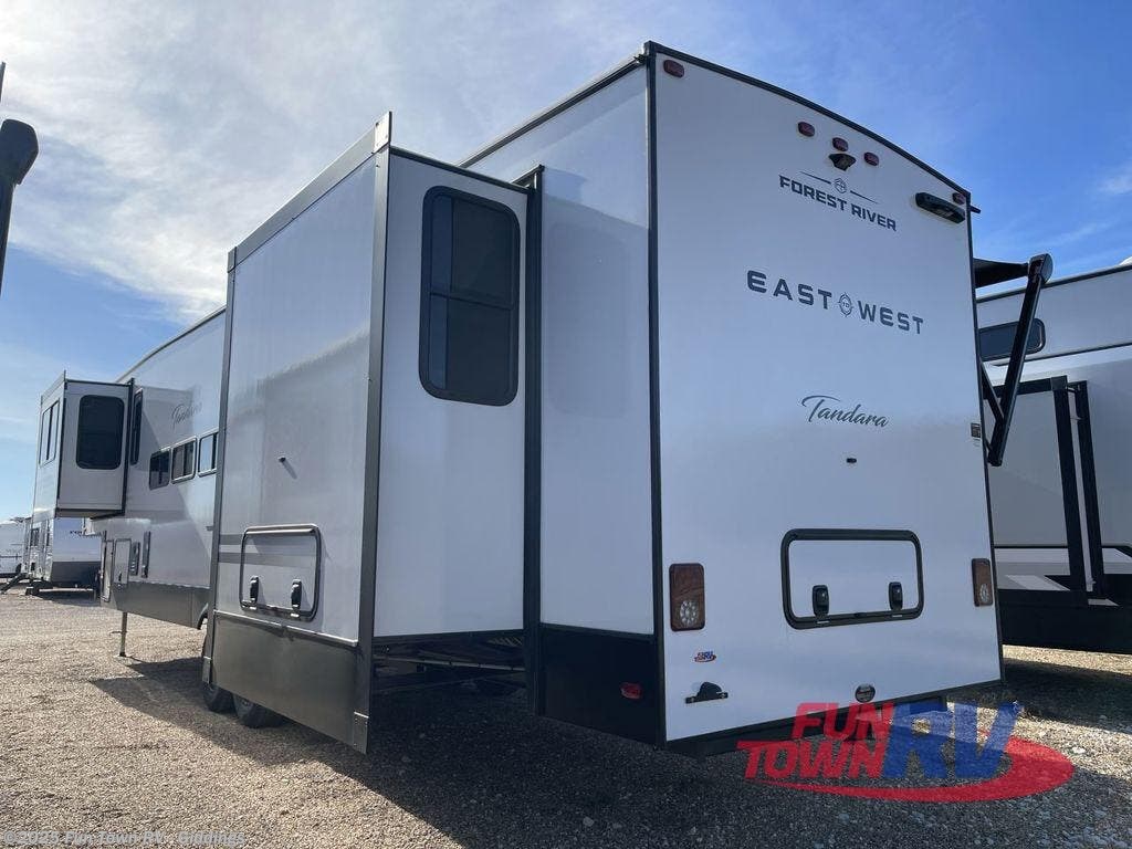 New 2026 East to West Tandara 390FL available in Giddings, Texas