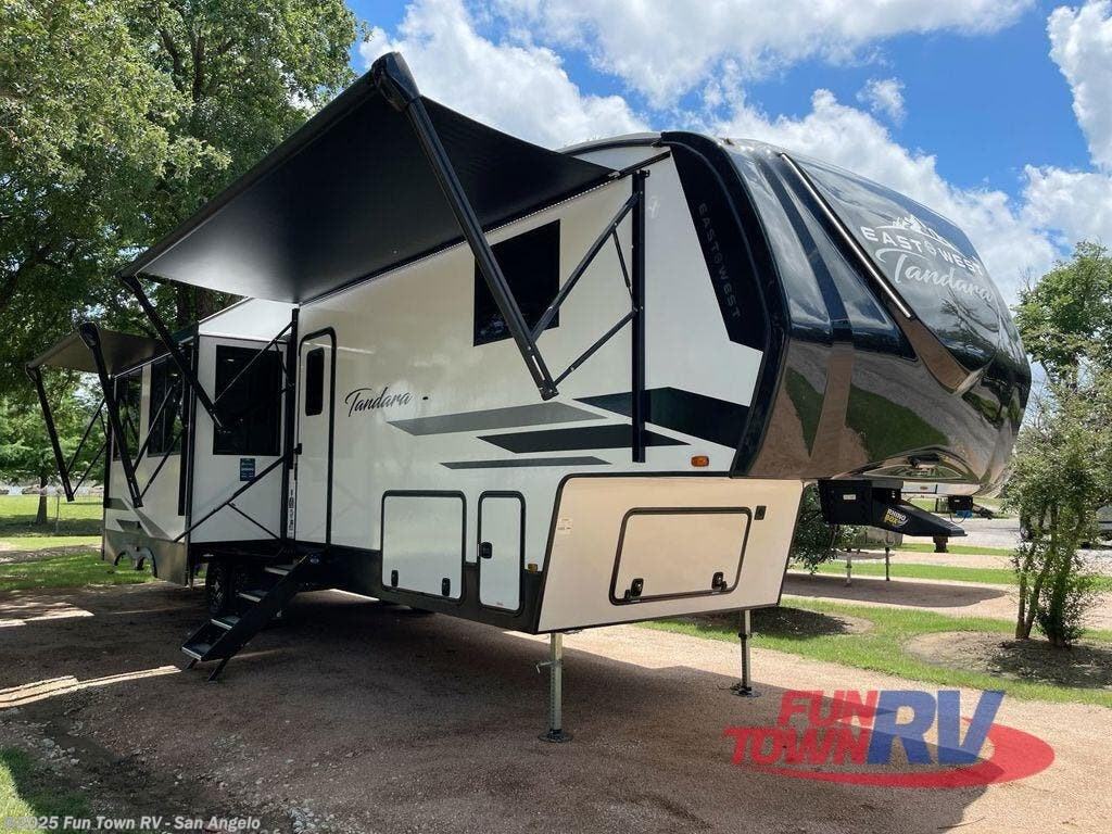 Email now about this 2024 East to West Tandara 375BH-OK! New 2024 East to West Tandara 375BH-OK available in San Angelo, Texas