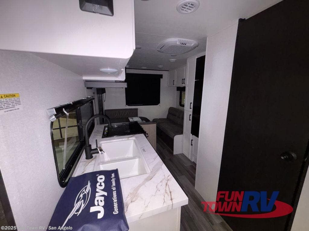 Contact us now about this 2026 Jayco Jay Flight SLX 210QB! 2026 Jay Flight SLX 210QB by Jayco from Fun Town RV - San Angelo in San Angelo, Texas