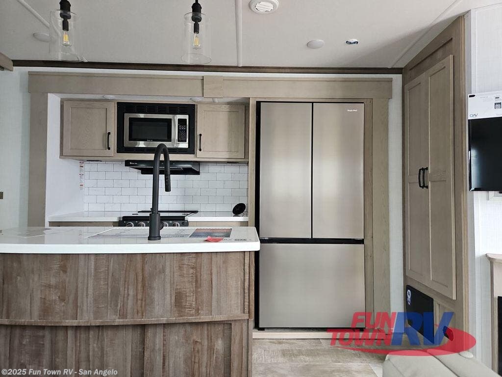 Contact us now about this 2024 Forest River Rockwood Signature 8338DB! 2024 Rockwood Signature 8338DB by Forest River from Fun Town RV - San Angelo in San Angelo, Texas