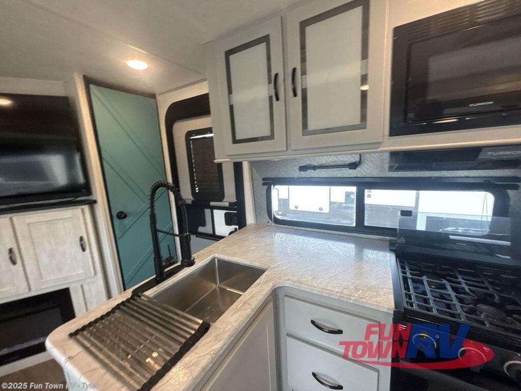 Used 2022 Forest River Vibe 26BH available in Mineola, Texas