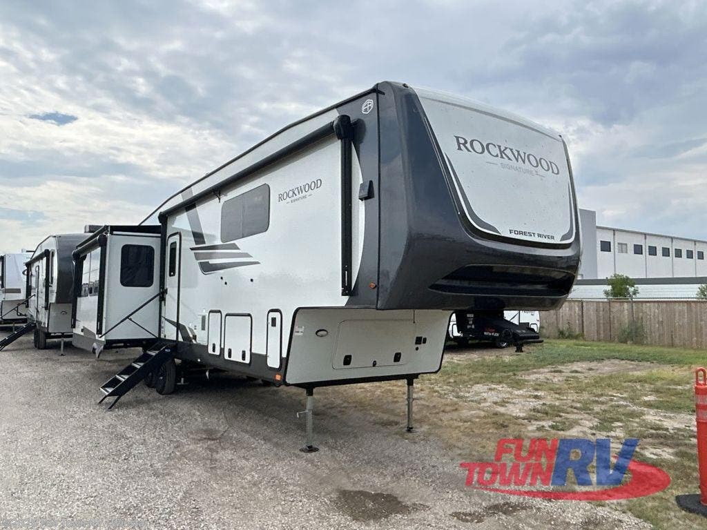 Email now about this 2026 Forest River Rockwood Signature 401SFB! New 2026 Forest River Rockwood Signature 401SFB available in Thackerville, Oklahoma