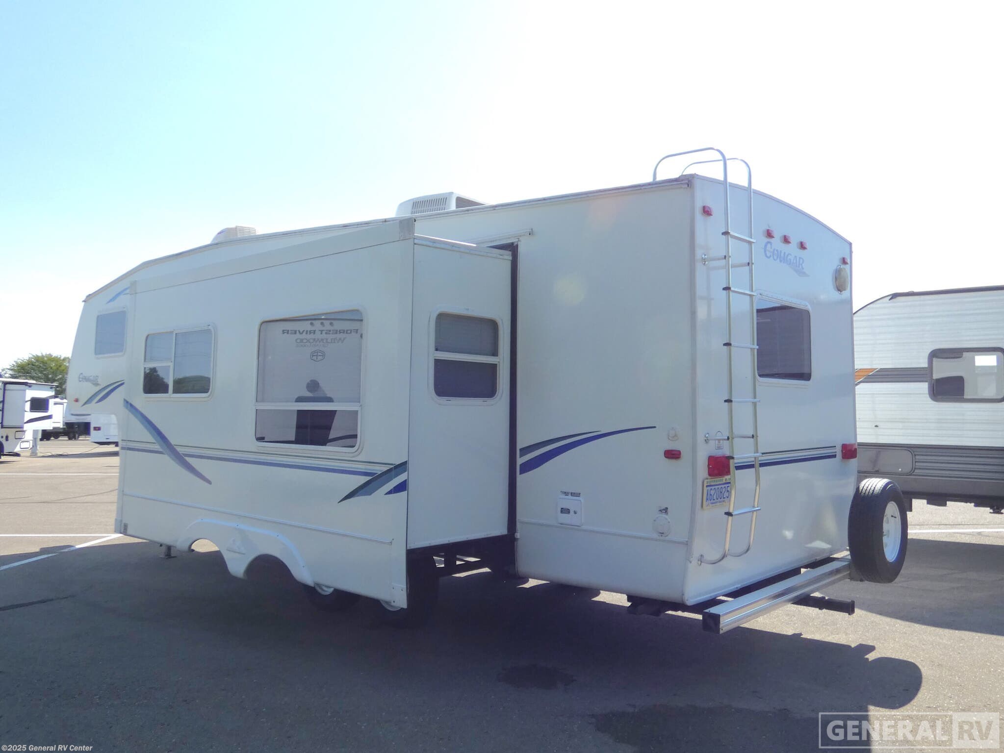 Call now about this 2002 Keystone Cougar 281BH-1S! 2002 Keystone Cougar 281BH-1S - Used Fifth Wheel For Sale by General RV Center in Clarkston, Michigan