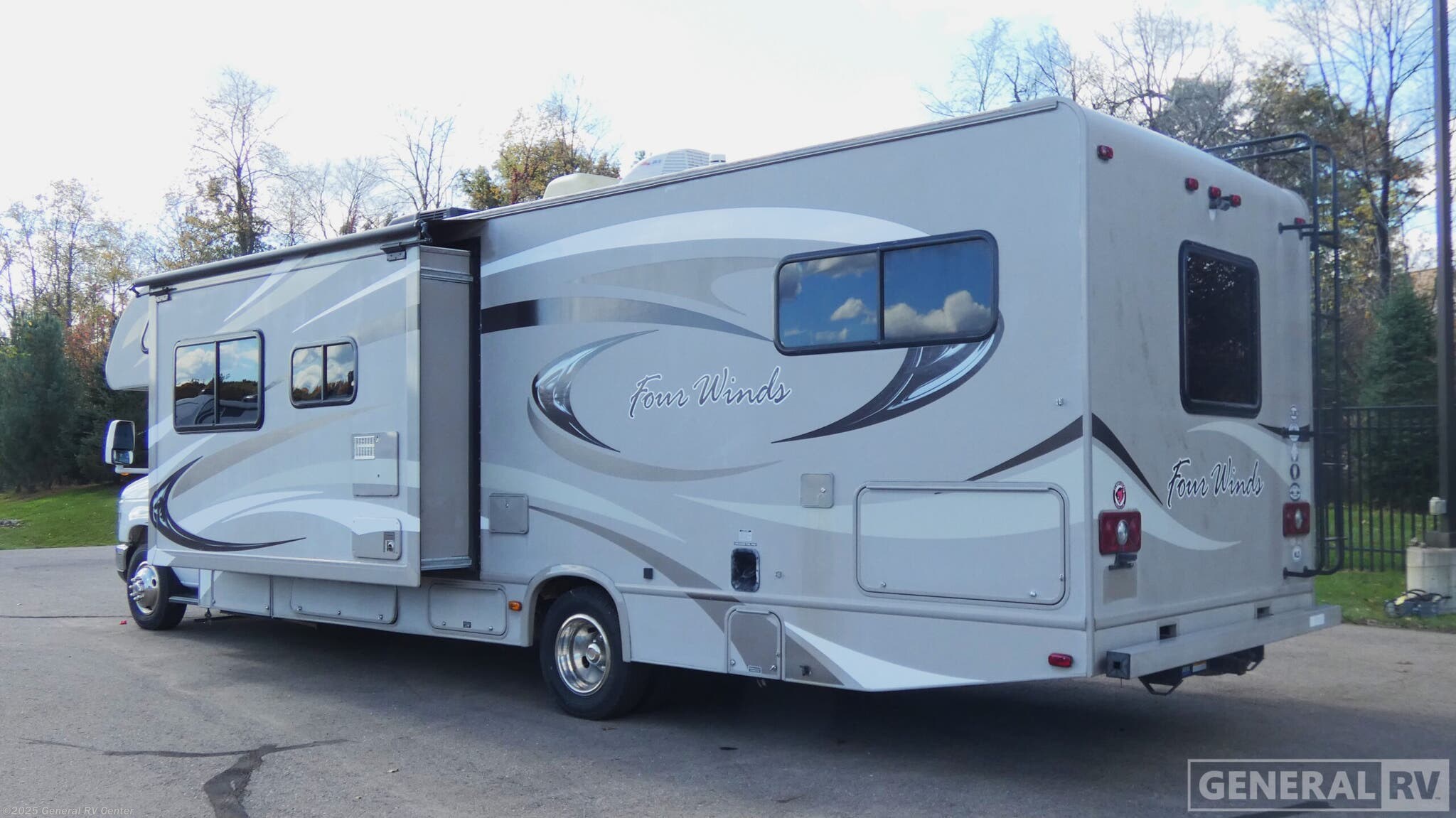 Contact us now about this 2013 Thor Motor Coach Four Winds 31A! 2013 Four Winds 31A by Thor Motor Coach from General RV Center in Clarkston, Michigan