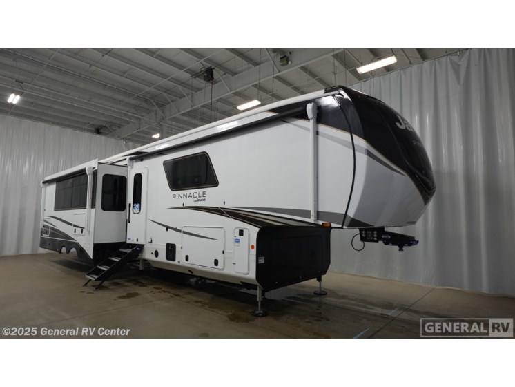 Email now about this 2026 Jayco Pinnacle 38FBRK! New 2026 Jayco Pinnacle 38FBRK available in Clarkston, Michigan