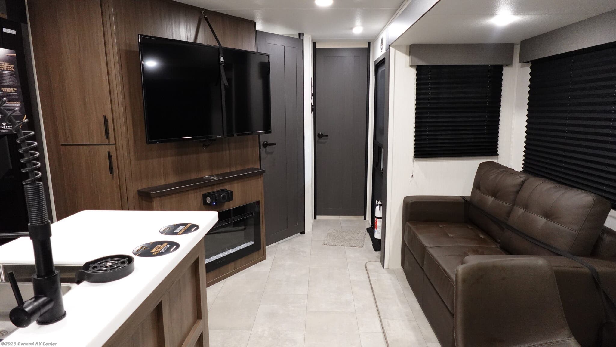 New 2026 Prime Time LaCrosse 3510DB available in Clarkston, Michigan