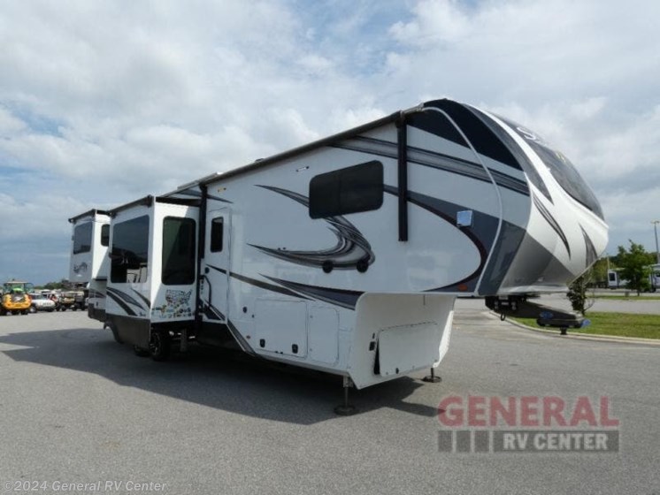 Used 2022 Grand Design Solitude 375RES R available in Ocala, Florida