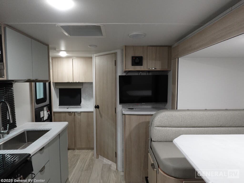 Call now about this 2025 Winnebago Micro Minnie 1821FB! 2025 Winnebago Micro Minnie 1821FB - New Travel Trailer For Sale by General RV Center in Ocala, Florida