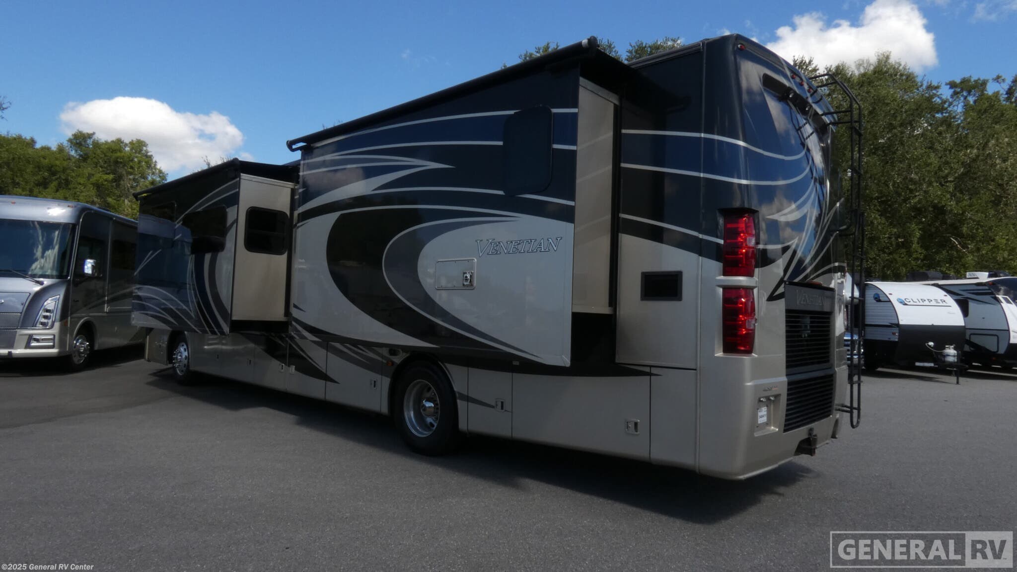 Contact us now about this 2016 Thor Motor Coach Venetian 333! 2016 Venetian 333 by Thor Motor Coach from General RV Center in Ocala, Florida