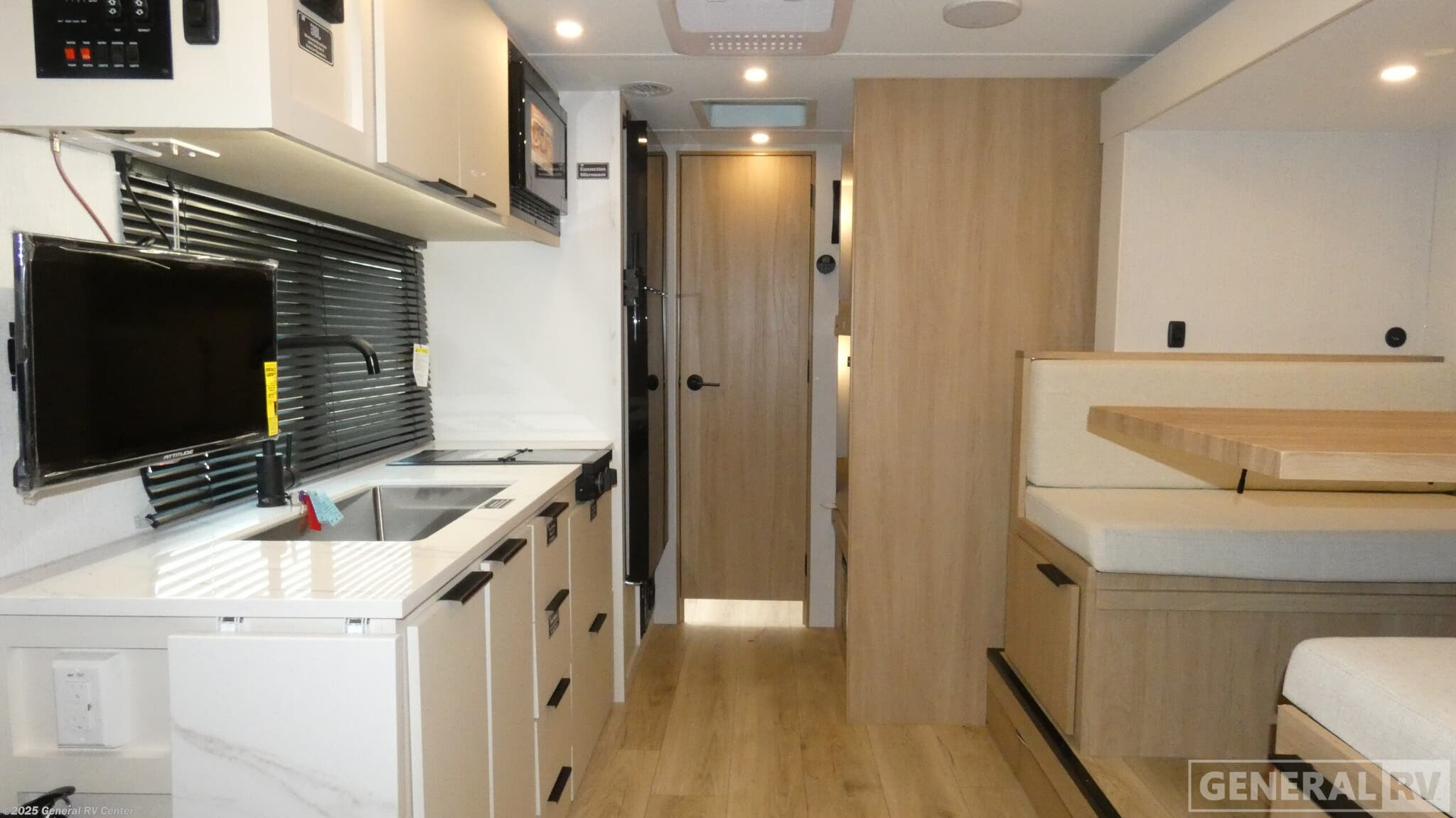 Call now about this 2026 Winnebago Micro Minnie 2100BH! 2026 Winnebago Micro Minnie 2100BH - New Travel Trailer For Sale by General RV Center in Ocala, Florida