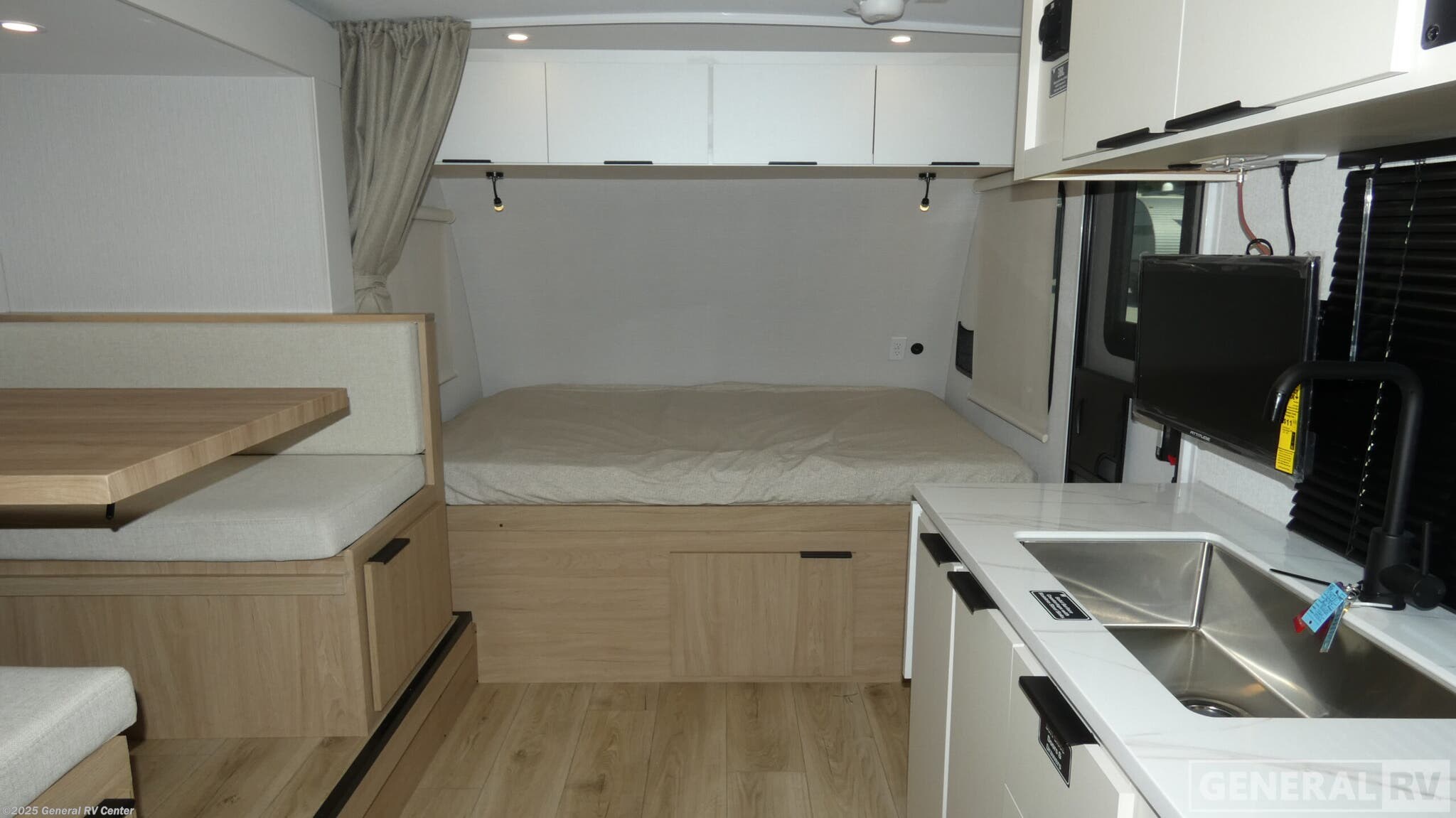 New 2026 Winnebago Micro Minnie 2100BH available in Ocala, Florida