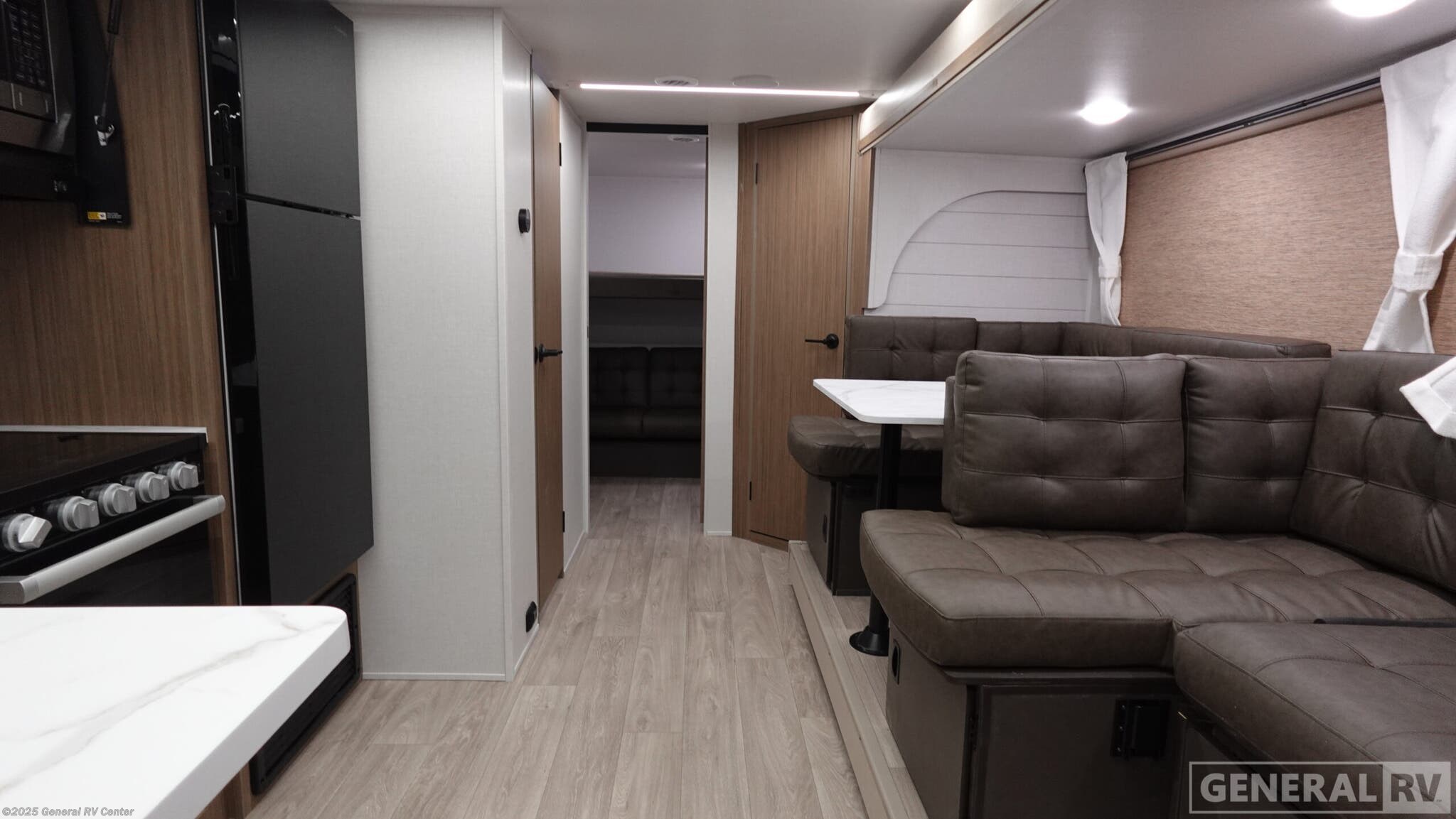 Call now about this 2025 Forest River Salem 273QBXL! 2025 Forest River Salem 273QBXL - New Travel Trailer For Sale by General RV Center in Ocala, Florida