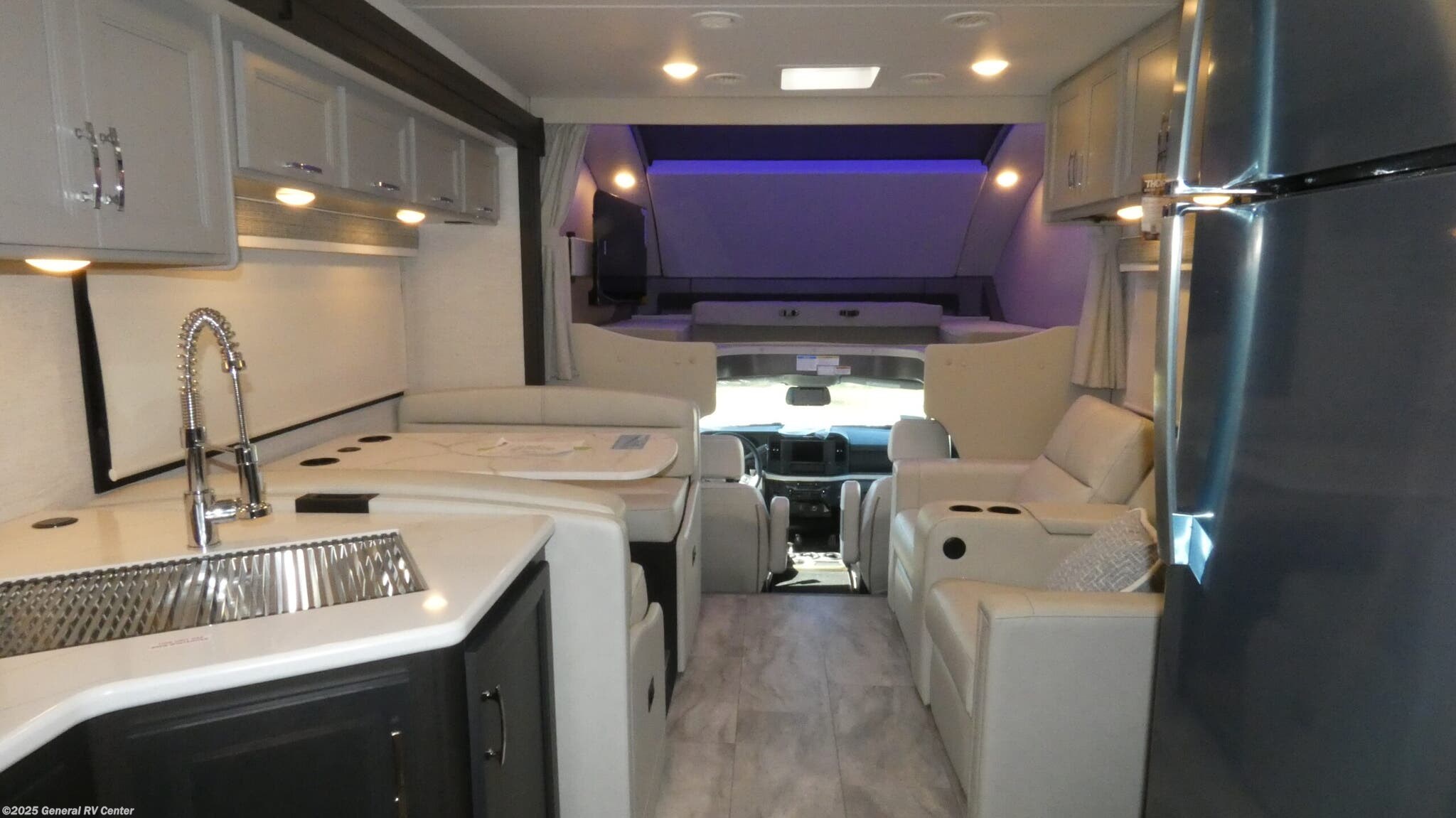 New 2026 Thor Motor Coach Magnitude L35 available in Ocala, Florida