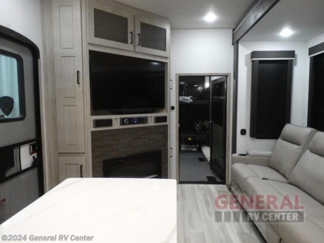 2024 Fuzion 427 by Keystone from General RV Center in Dover, Florida