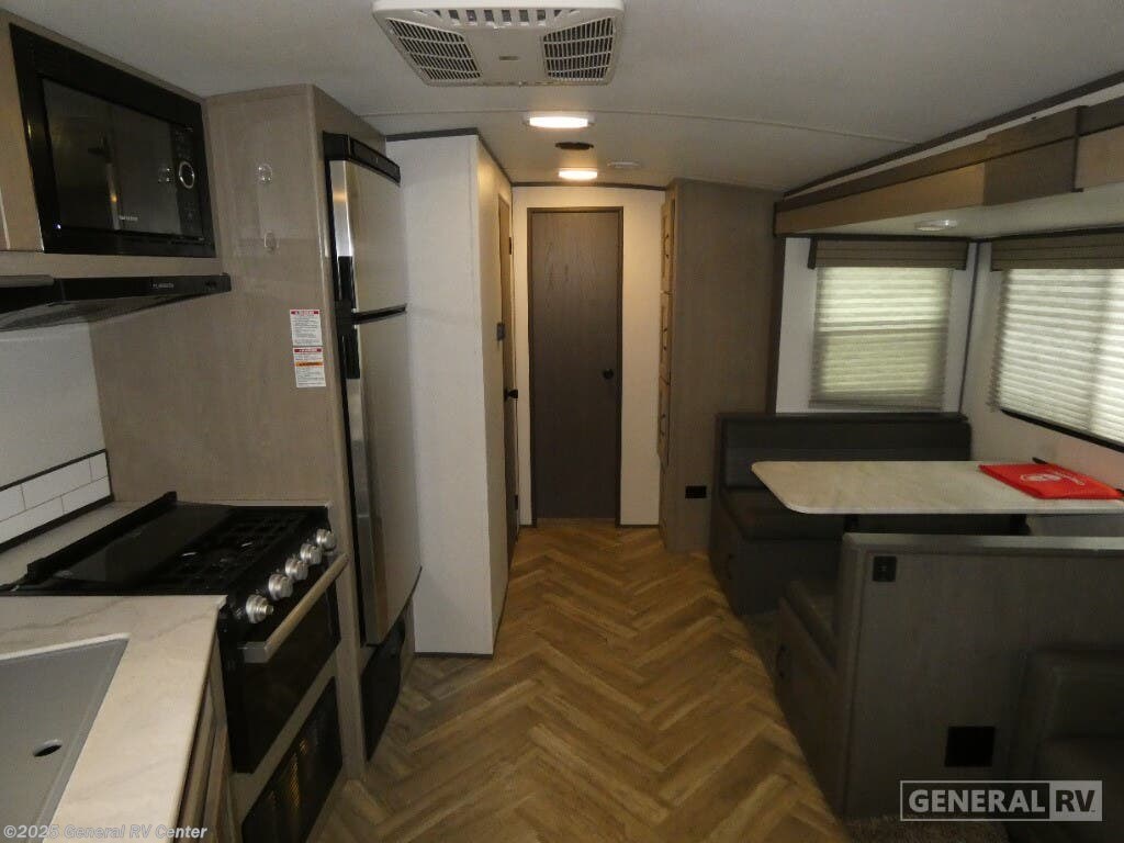 Contact us now about this 2022 Cruiser RV Shadow Cruiser 280QBS-1SL! 2022 Shadow Cruiser 280QBS-1SL by Cruiser RV from General RV Center in Dover, Florida