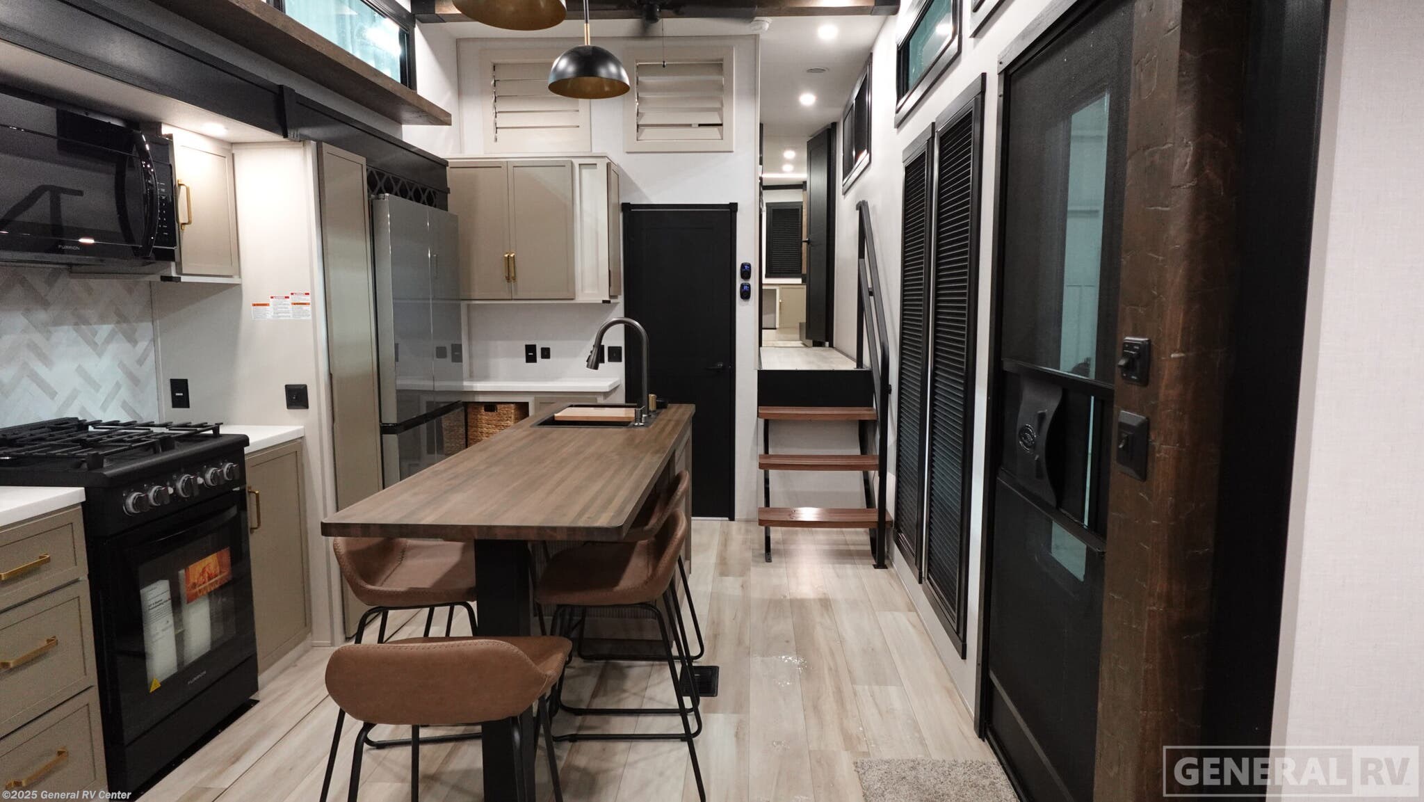 New 2026 Forest River Wildwood Heritage Glen ROOST43 available in Dover, Florida