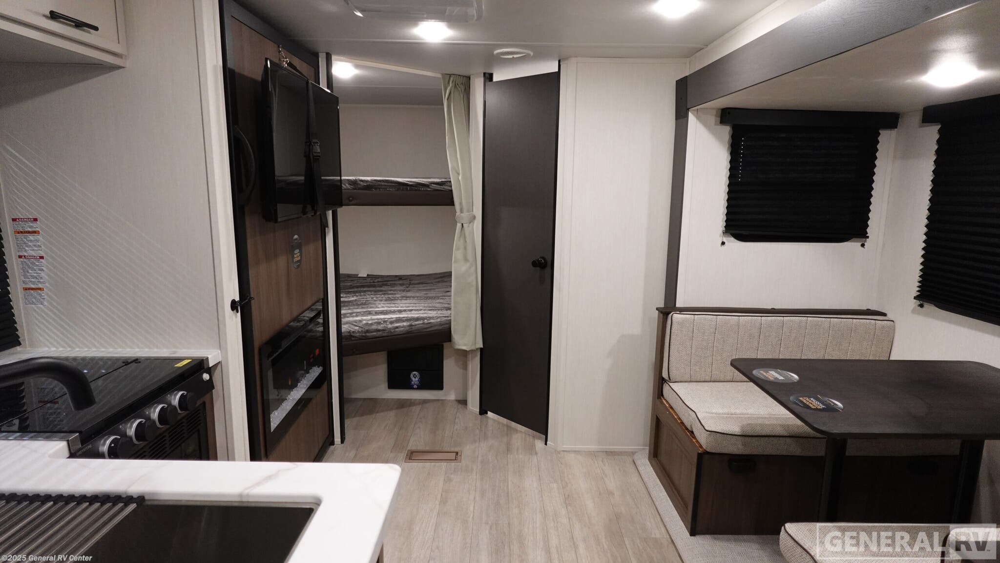 Call now about this 2026 Prime Time Avenger 23BHS! 2026 Prime Time Avenger 23BHS - New Travel Trailer For Sale by General RV Center in Dover, Florida