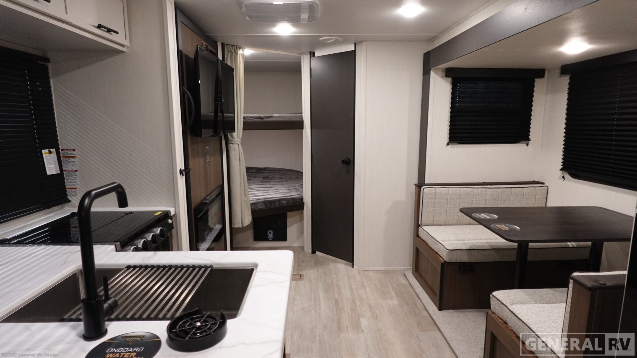 Call now about this 2026 Prime Time Avenger 23BHS! 2026 Prime Time Avenger 23BHS - New Travel Trailer For Sale by General RV Center in Dover, Florida