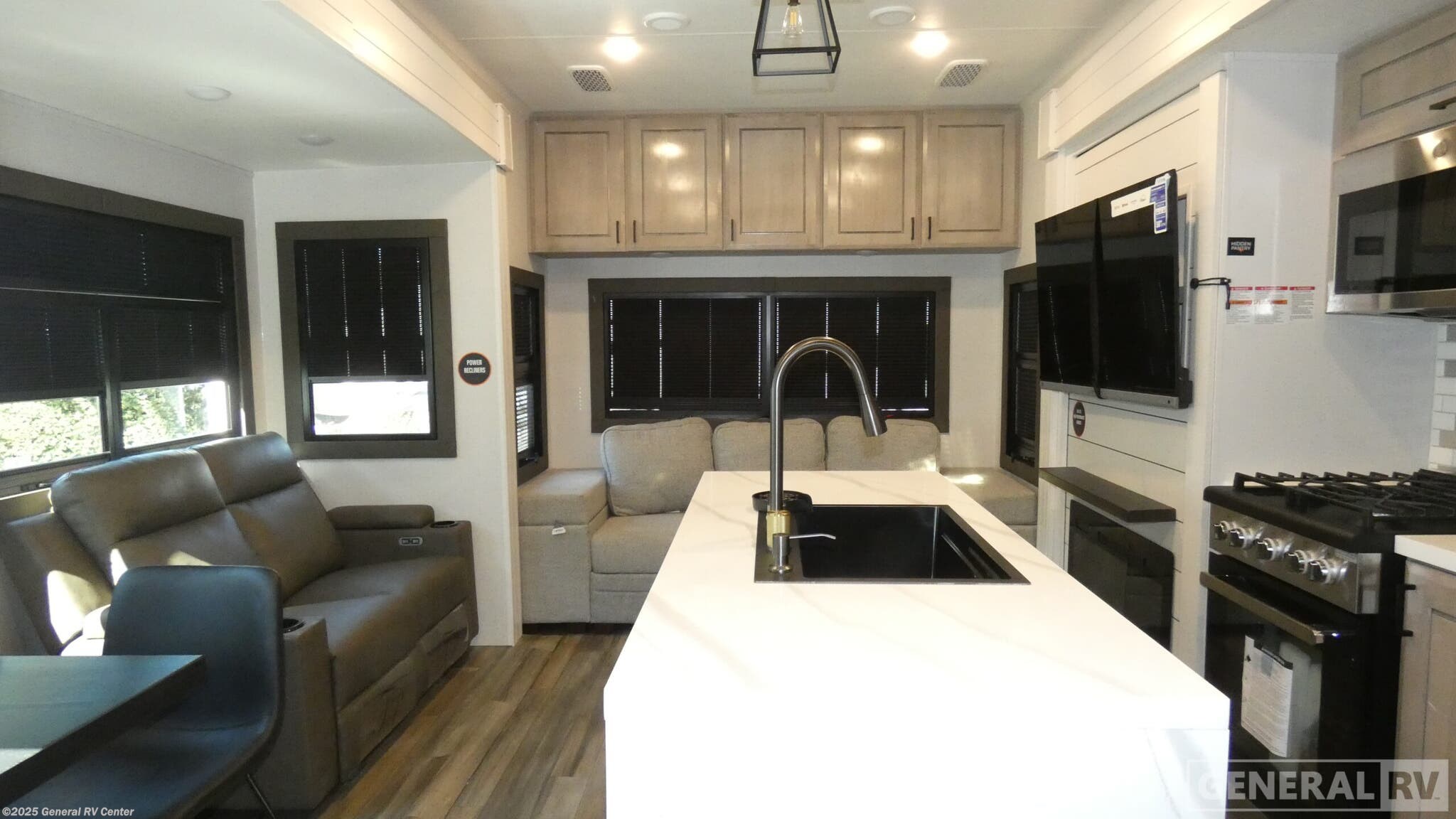 Call now about this 2026 Highland Ridge Open Range 3X372MBH! 2026 Highland Ridge Open Range 3X372MBH - New Fifth Wheel For Sale by General RV Center in Dover, Florida
