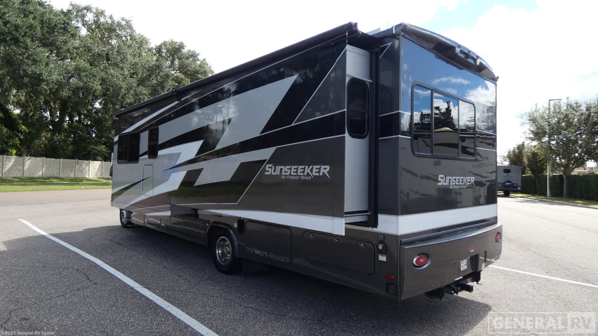 Contact us now about this 2023 Forest River Sunseeker 3050S! 2023 Sunseeker 3050S by Forest River from General RV Center in Dover, Florida
