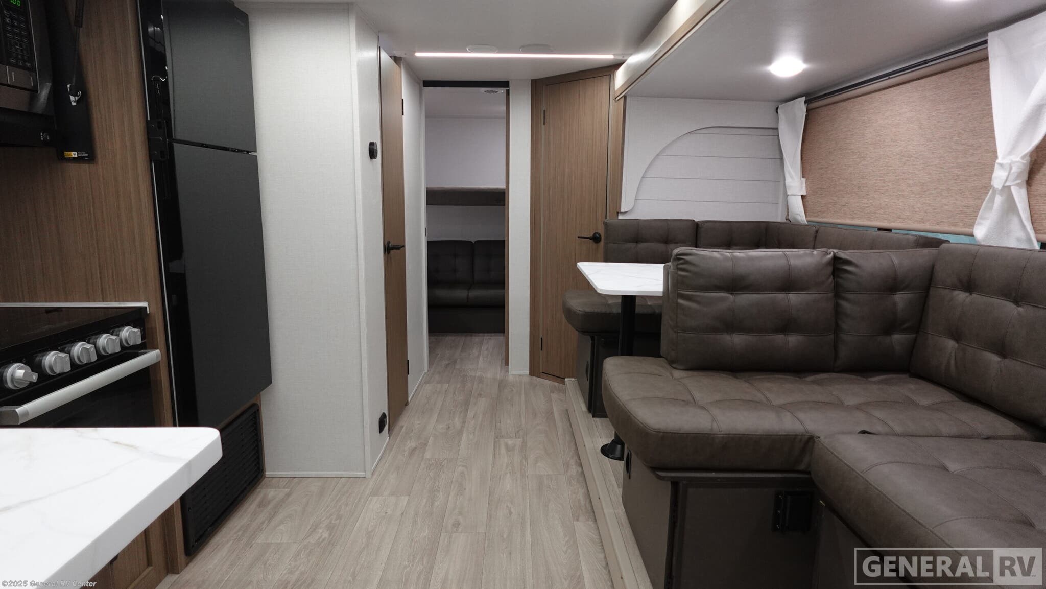 Call now about this 2025 Forest River Salem 273QBXL! 2025 Forest River Salem 273QBXL - New Travel Trailer For Sale by General RV Center in Dover, Florida