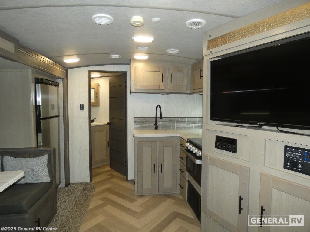 Used 2021 Cruiser RV Twilight SIGNATURE TWS 2500 available in Dover, Florida