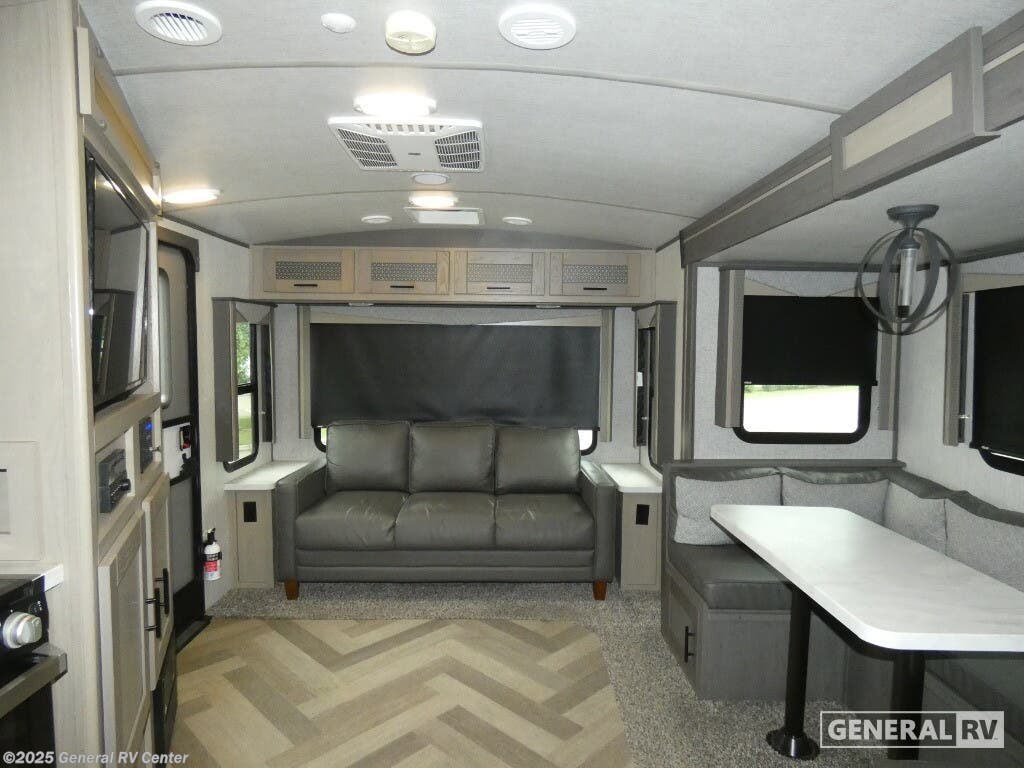 Call now about this 2021 Cruiser RV Twilight SIGNATURE TWS 2500! 2021 Cruiser RV Twilight SIGNATURE TWS 2500 - Used Travel Trailer For Sale by General RV Center in Dover, Florida