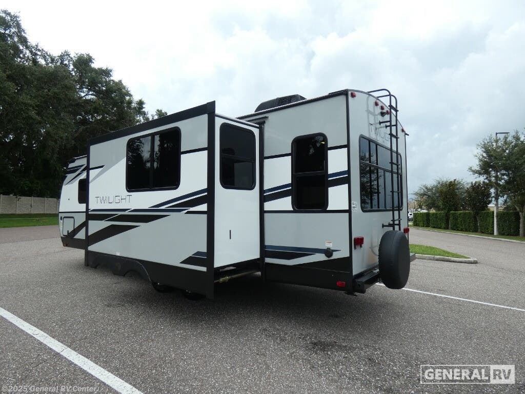 Contact us now about this 2021 Cruiser RV Twilight SIGNATURE TWS 2500! 2021 Twilight SIGNATURE TWS 2500 by Cruiser RV from General RV Center in Dover, Florida