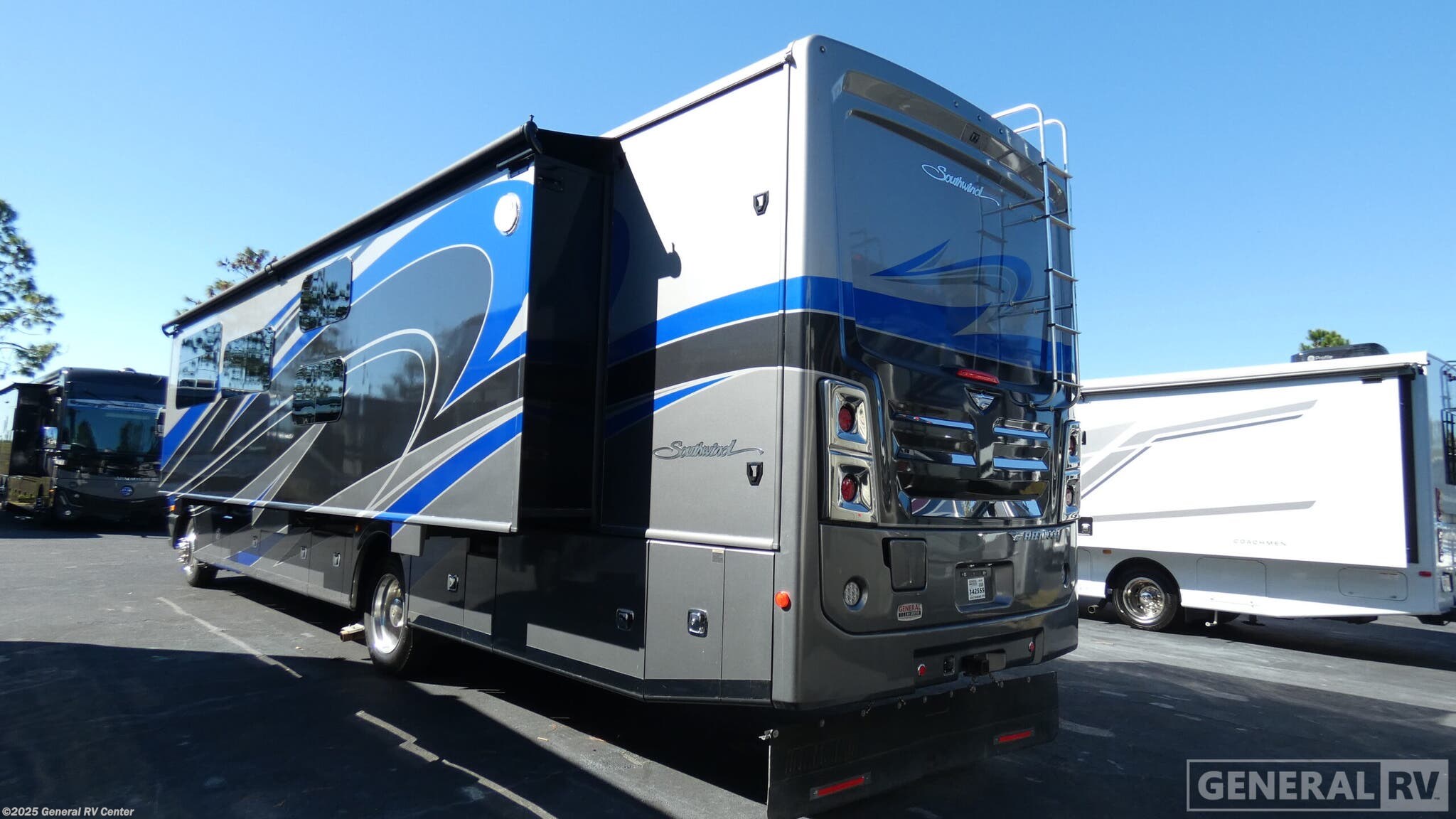 Contact us now about this 2022 Fleetwood Southwind 37F! 2022 Southwind 37F by Fleetwood from General RV Center in Dover, Florida