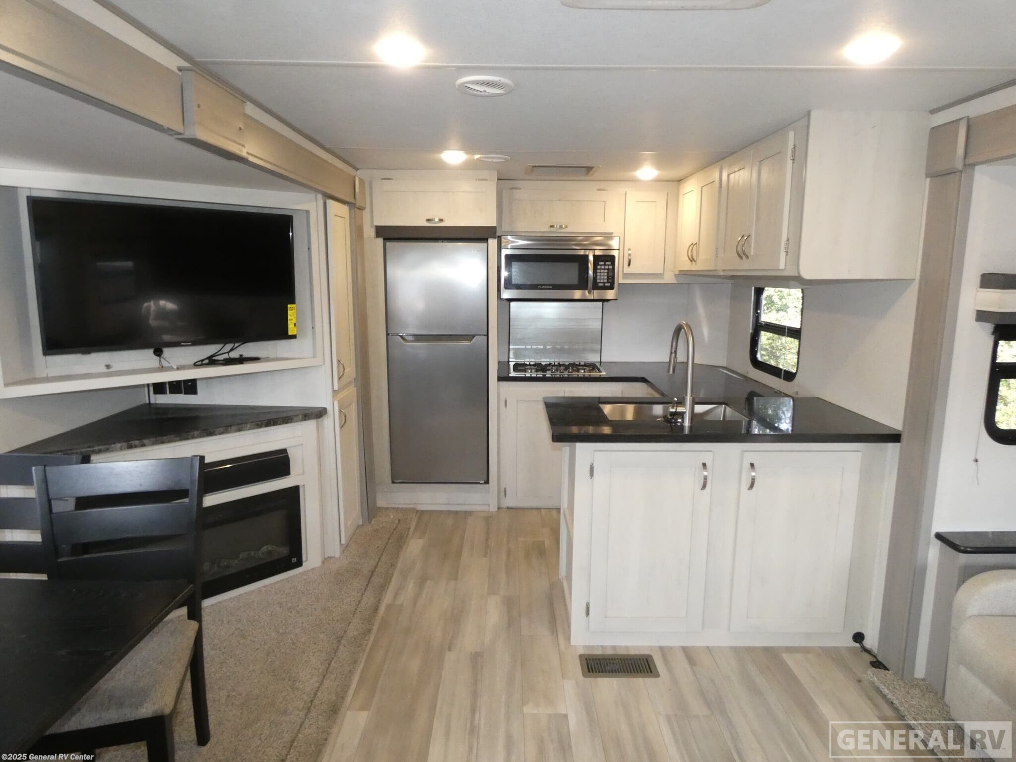 Call now about this 2021 Prime Time LaCrosse 3311RK-3SL! 2021 Prime Time LaCrosse 3311RK-3SL - Used Travel Trailer For Sale by General RV Center in Dover, Florida