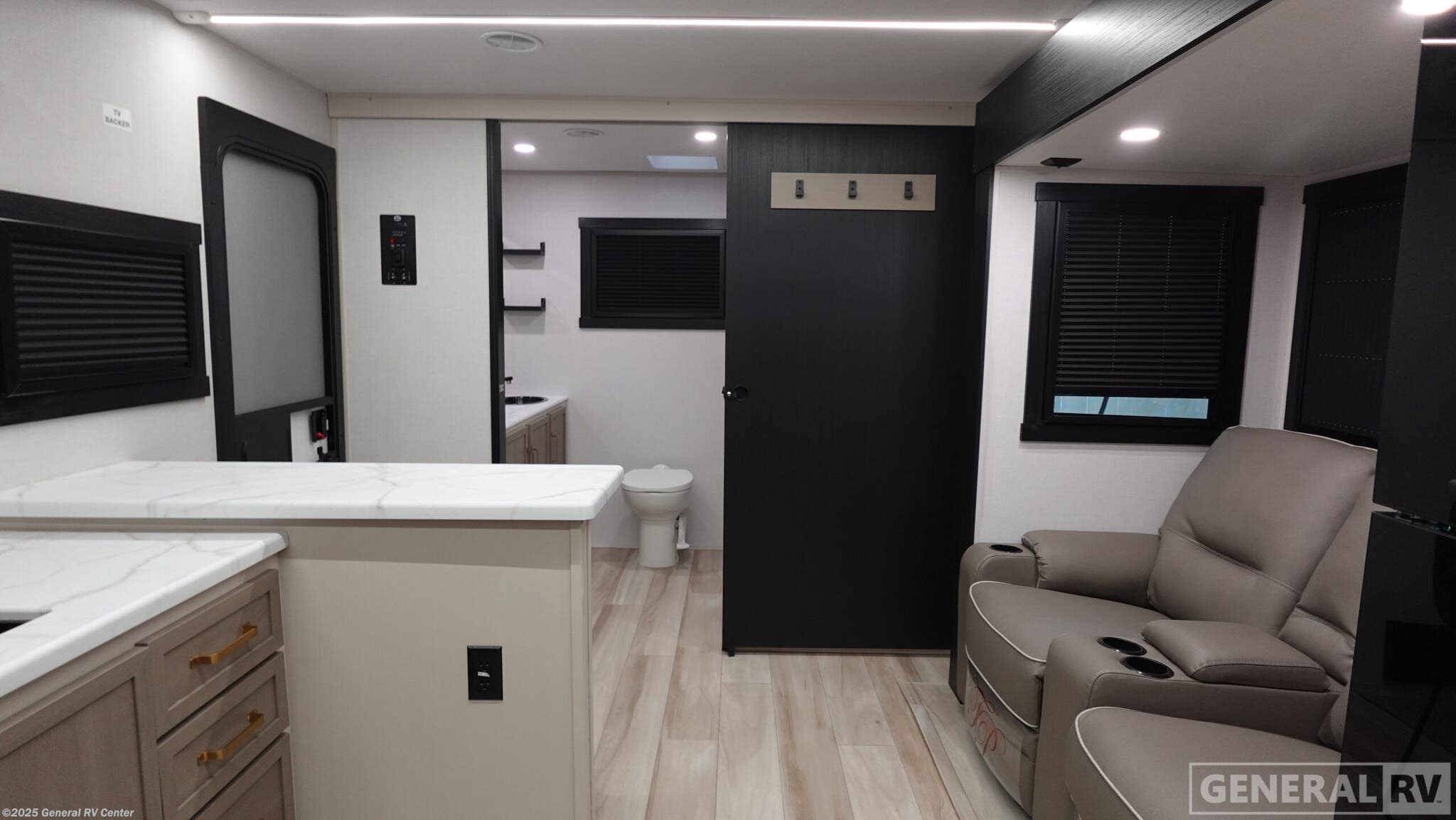 Call now about this 2026 Forest River Wildwood Heritage Glen Hyper-Lyte 24RBHL! 2026 Forest River Wildwood Heritage Glen Hyper-Lyte 24RBHL - New Travel Trailer For Sale by General RV Center in Dover, Florida