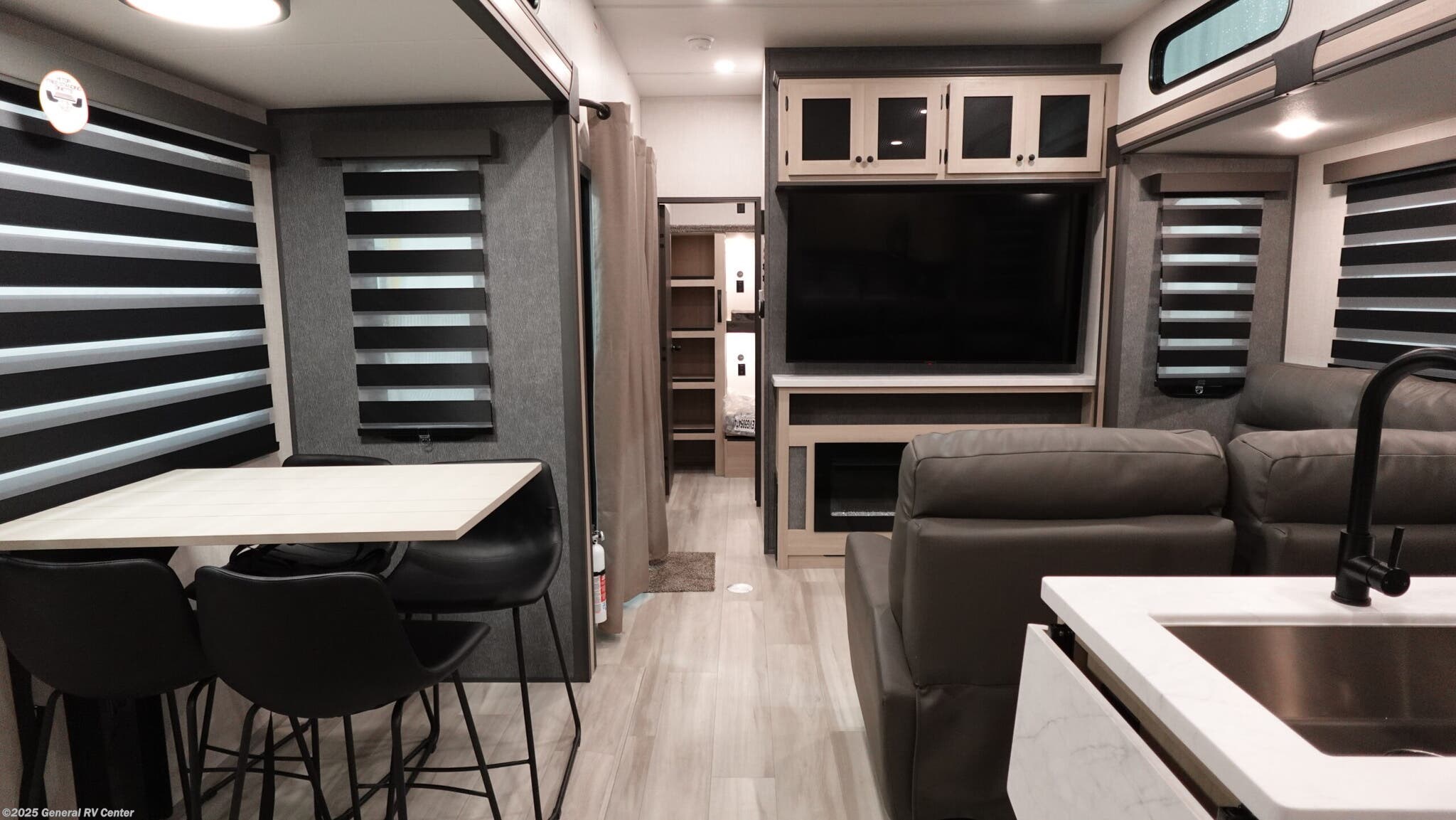 Call now about this 2026 Prime Time LaCrosse 44PARK! 2026 Prime Time LaCrosse 44PARK - New Travel Trailer For Sale by General RV Center in Dover, Florida