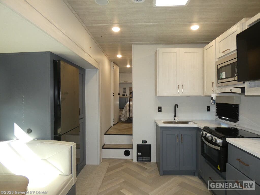 New 2025 Prime Time Crusader 250RLX available in Dover, Florida